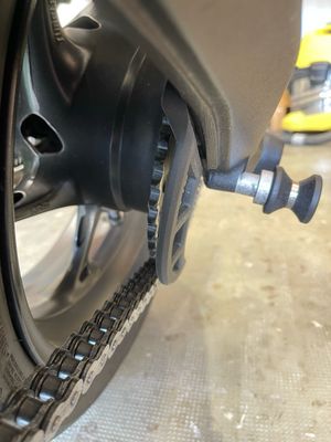 Protection de couronne personnalisable – Triumph Street Triple 765 – Image 9