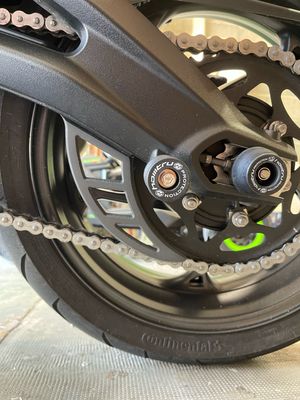 Protection de couronne personnalisable – Triumph Street Triple 765 – Image 4