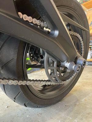 Protection de couronne personnalisable – Triumph Street Triple 765 – Image 8