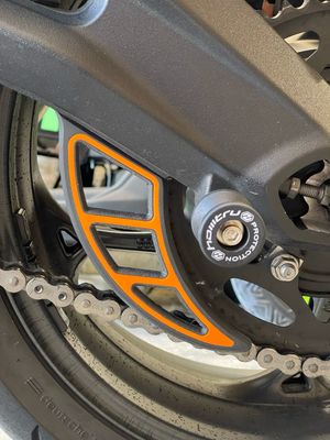 Protection de couronne personnalisable – Triumph Street Triple 765 – Image 3