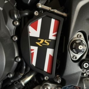 Carter PSB Proto’Nim monté sur une Triumph Street Triple 765, motif Union Jack rouge et blanc et lettrage RS jaune.