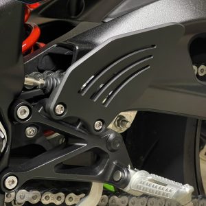 Protections de chevilles à découpe – Triumph Street Triple 765